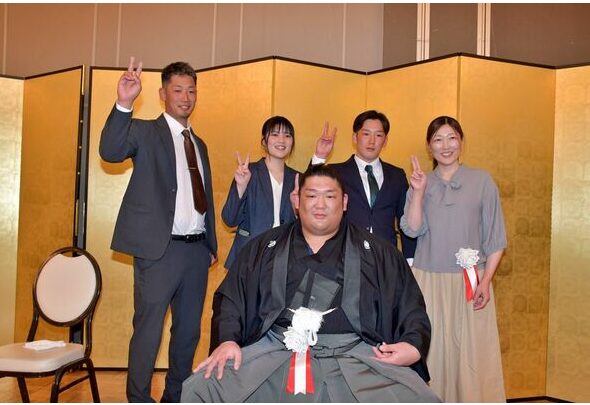 尊富士の家族（母、兄、弟、妹）