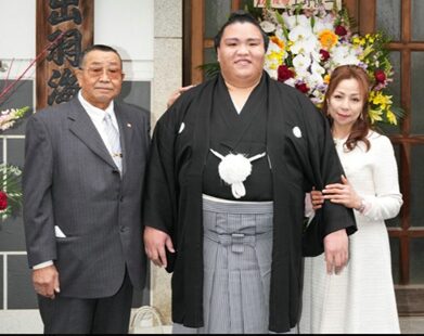 御嶽海の父と母（マルガリータ）