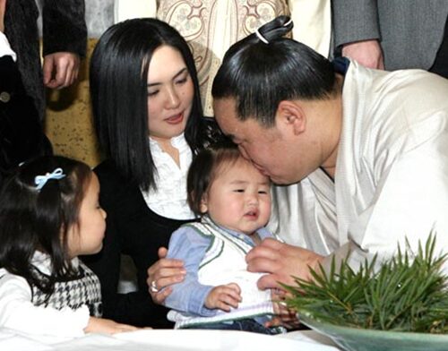 朝青龍の元妻と子供