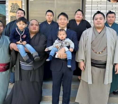 放駒親方と女将の子供