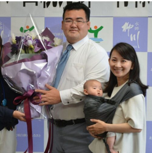 琴奨菊(秀ノ山親方)、おかみ、長女
