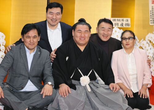 豊昇龍の父と母
