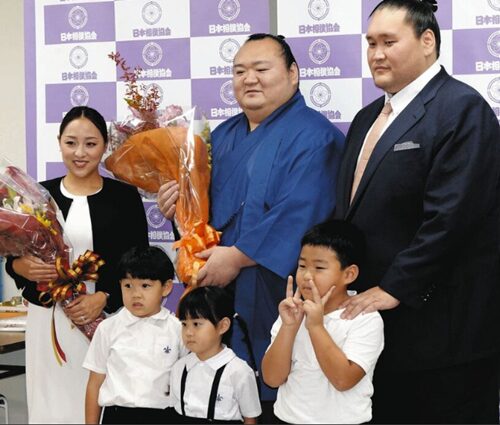 桐山親方（宝富士）の奥さんと子供